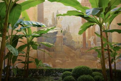 photograph “X.2019 — Gardens” par David Farreny — www.farreny.net — Italie, Italia, Italy, Émilie-Romagne, Emilia-Romagna, Bologne, Bologna, mur, wall, paroi, cour intérieure, inter courtyard, peinture, painting, fresque, fresco, haie, hedge, jardin, garden, plantes, plants, feuilles, leaves, statues, sculpture, arbres, trees, art