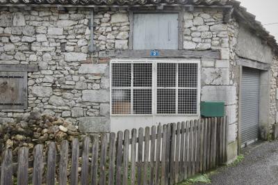 photograph “I.2024 — Whatever” par David Farreny — www.farreny.net — France, Occitanie, Tarn-et-Garonne, Septfonds, rue, street, garage, portails, gates, métal, metal, mur, wall, pierre, stone, clôture, fence, bois, wood, tas, heap, boîte à lettres, mailbox, goudron, blacktop, bitume, asphalt, asphalte, toit, roof, tuiles, tiles, fenêtres, windows, volets, shutters, plaque, plate, numéro, number, 2, grille, railing