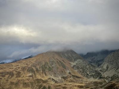 photograph “XI.2024” par David Farreny — www.farreny.net — Andorre, Andorra, Encamp, Pas de la Case, Pyrénées, Pyrenees, montagne, mountain, automne, autumn, fall, paysage, landscape, nuages, clouds